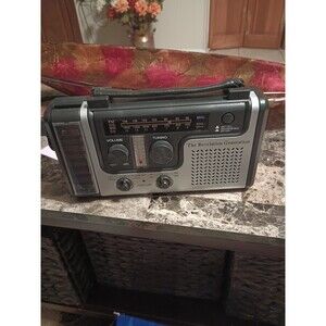 Radio Multifunction Solar Powered Hand Crank Dynamo Phone Chargers  Flashlight